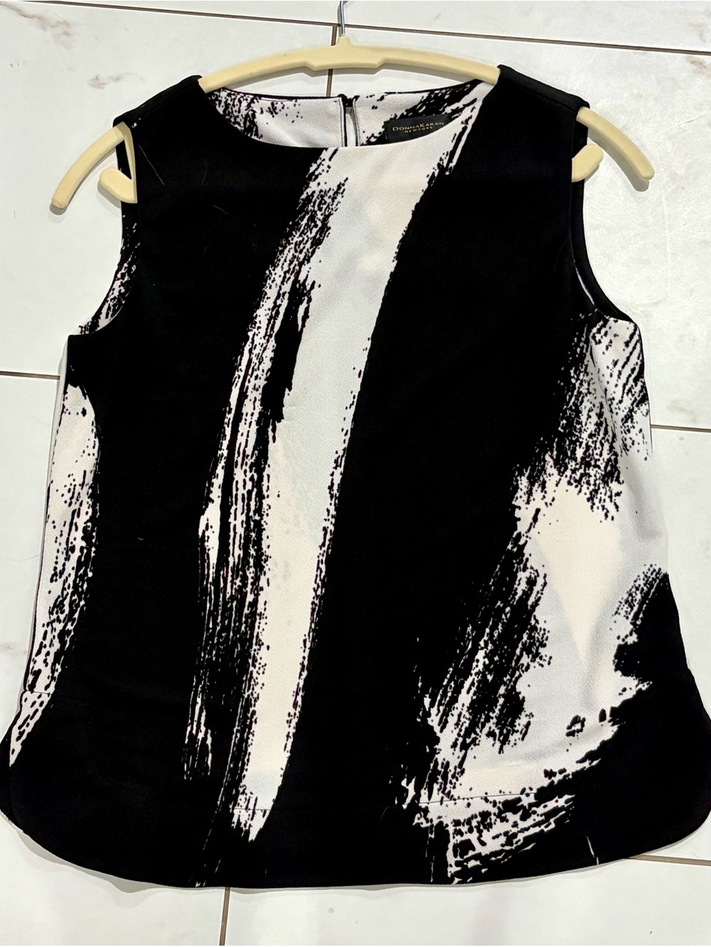Donna Karan Black and White Brushstroke Sleeveless Top XS
